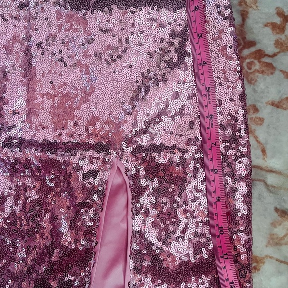 Pink crop top and sequin skirt - Picture 2 of 3